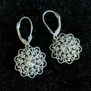14 kt white gold earrings